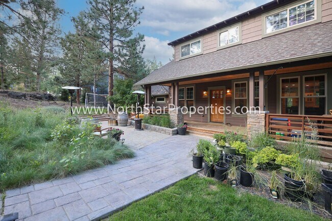 Building Photo - Spacious Five Bed Home in NW Bend