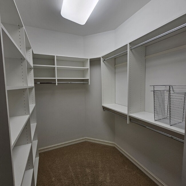 Building Photo - 3 Bedroom, 2.5 Bath Townhome Near Lake St. Clair with Finished Basement, Attached Oversized 2 Car...