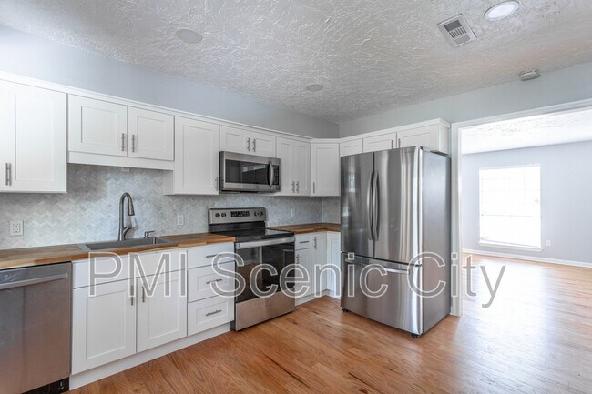 Building Photo - 2508 Woodfin Ave