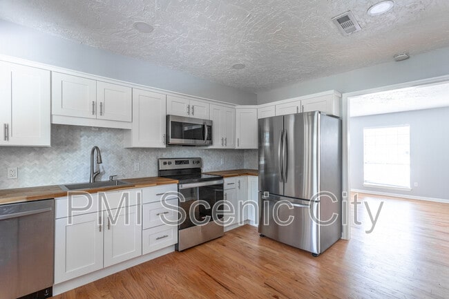 Building Photo - 2508 Woodfin Ave