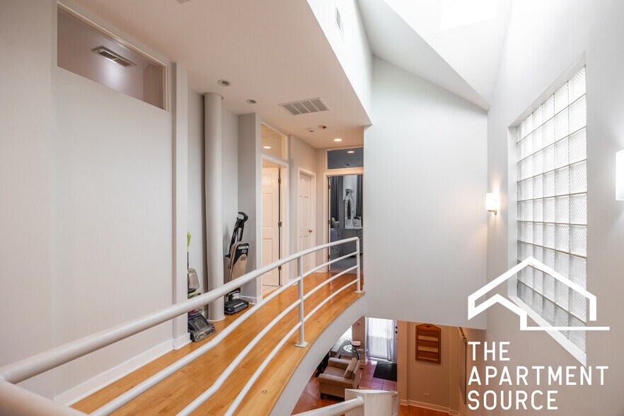 Building Photo - 1723 N Wood St