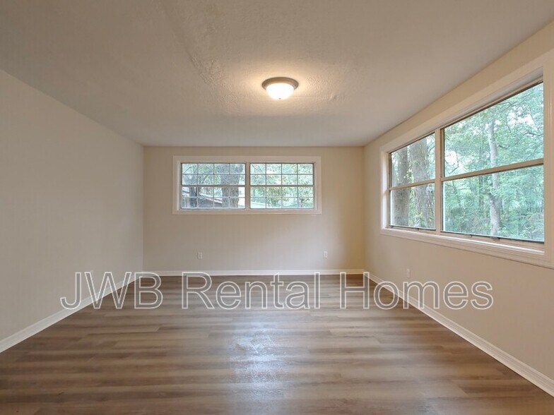 Building Photo - 3051 Columbus Ave