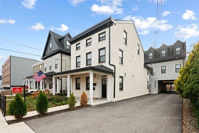 Building Photo - 6830 Ridge Ave