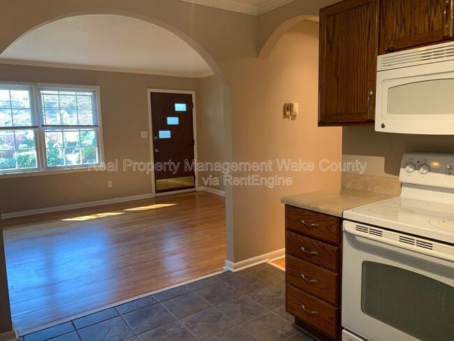 Building Photo - 806 Chamberlain St