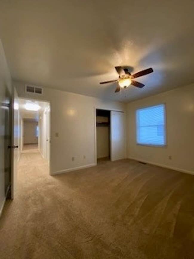 Building Photo - 124 S Silverwood Ln