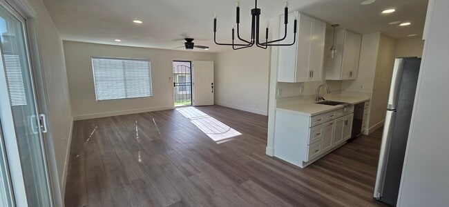 Building Photo - 10504 Caminito Rimini