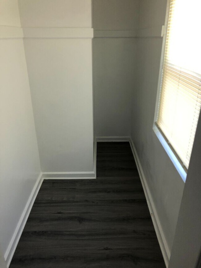 Building Photo - 108 Columbian Ave