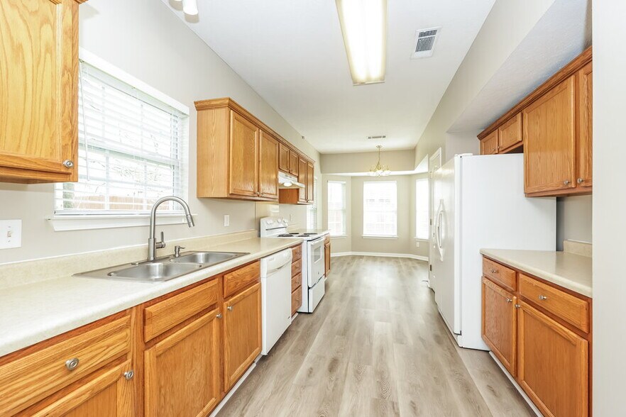 Building Photo - 612 Mable Dr