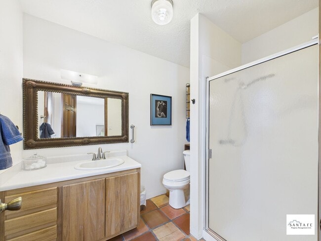 Building Photo - Fully Furnished Home available Now!