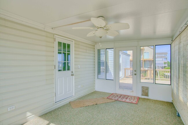 Building Photo - Ocean View 2BR/2BA Home – Updated Bath, St...