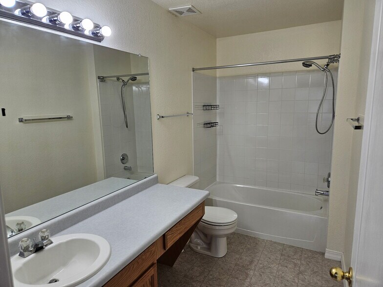 Building Photo - 6627 Antigua Dr