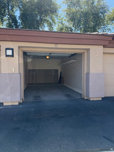 Building Photo - 3330 S Gilbert Rd