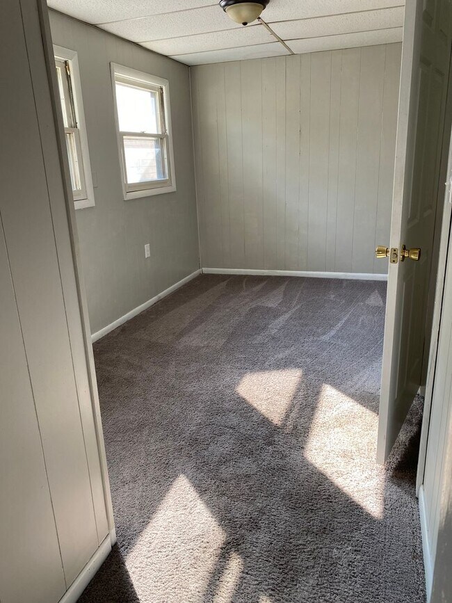 Building Photo - 351 W North St