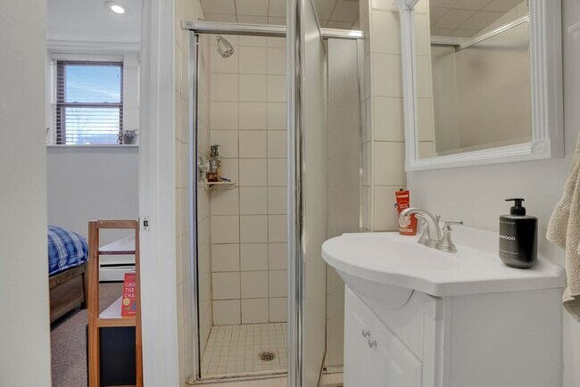 Building Photo - 344 Harvard St