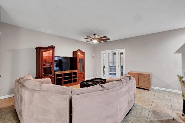 Building Photo - 2726 Brownsboro Rd