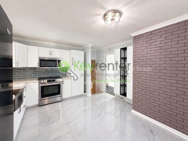 Building Photo - 608 Charlton Dr