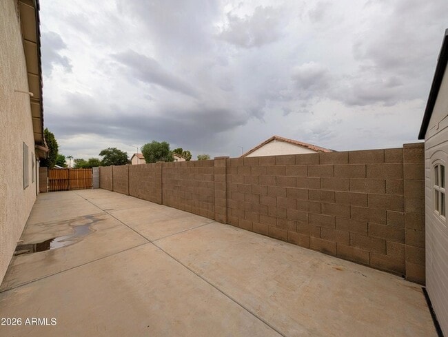 Building Photo - 15748 W Paradise Ln
