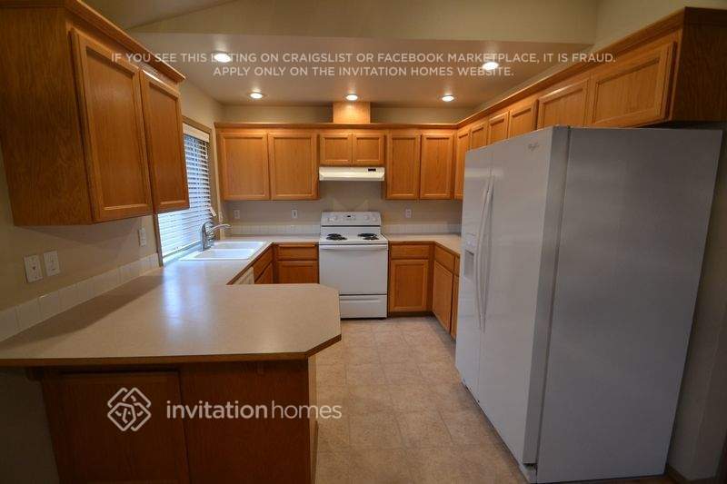Building Photo - 306 Deeded St