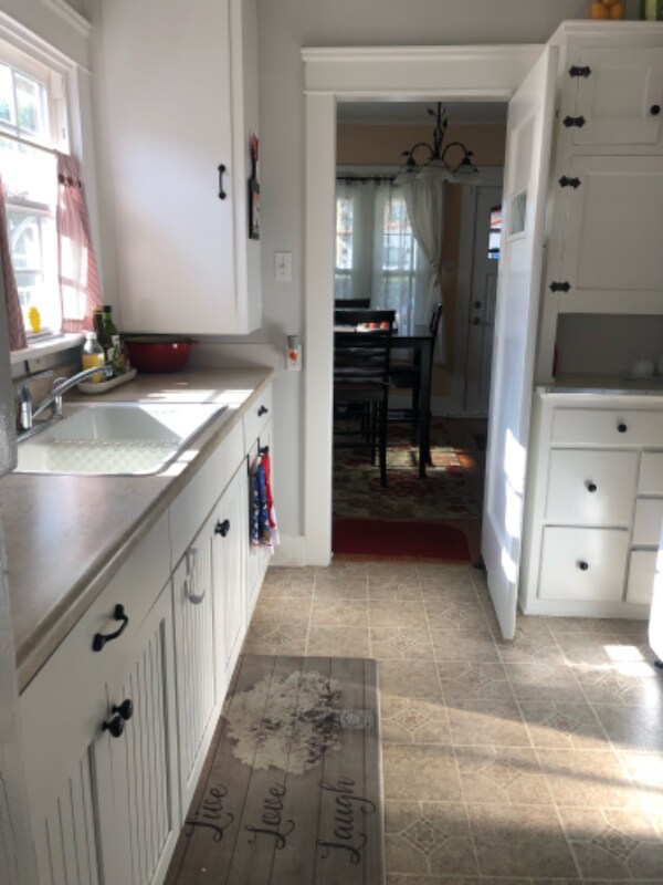 Building Photo - 102 S Balcom Ave