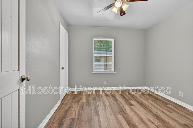 Building Photo - 401 S Contemporary Dr