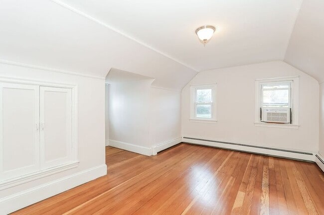 Building Photo - 525 Lonely Cottage Rd