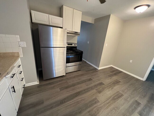 Building Photo - Coming Soon! Charming 2Bed/1Bath Duplex