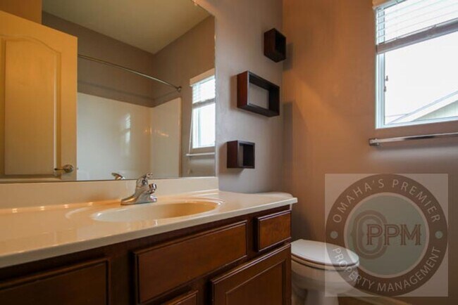 Building Photo - Beautiful 5Bd/3Ba House! | Papillion, Ne!