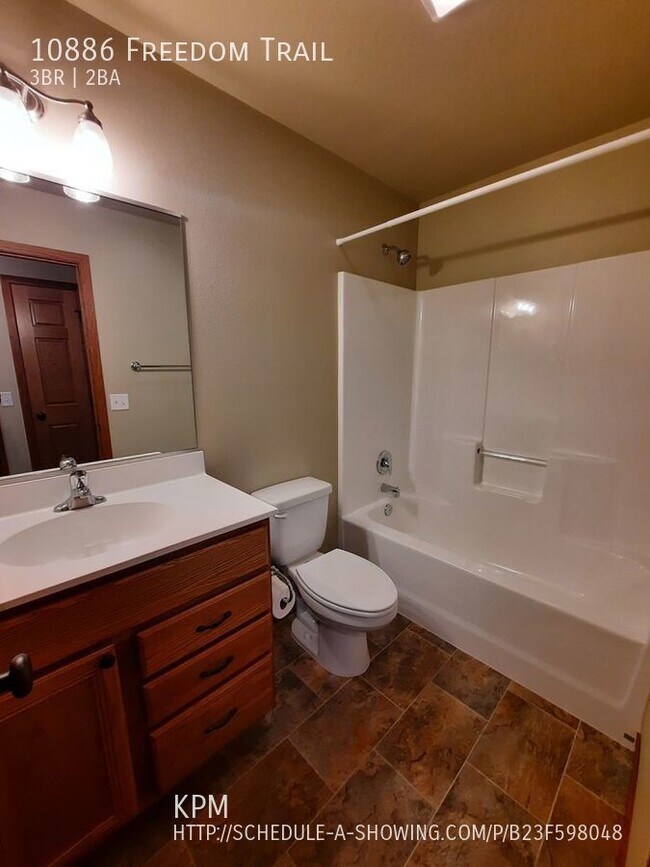 Building Photo - 3 BEDROOM | 2 BATH | DOUBLE GARAGE | SUMME...