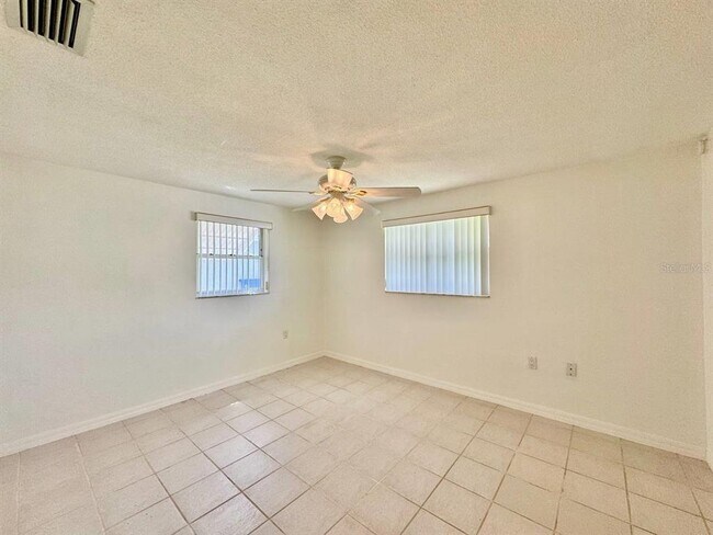 Building Photo - 3131 Roxbury Dr