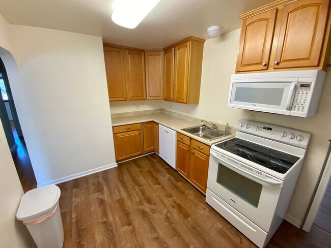 Building Photo - Charming 3Bedroom/2Bathroom Detached Home ...