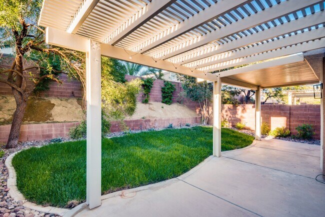 Building Photo - FULLY FURNISHED! Exudes sophistication with designer touches throughout