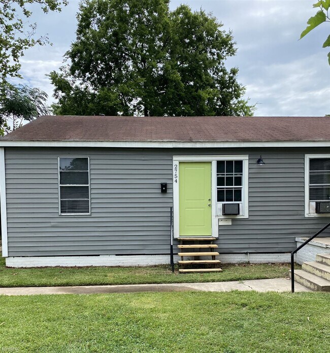 Building Photo - 2 br, 1 bath Duplex - 2754 Foster Street