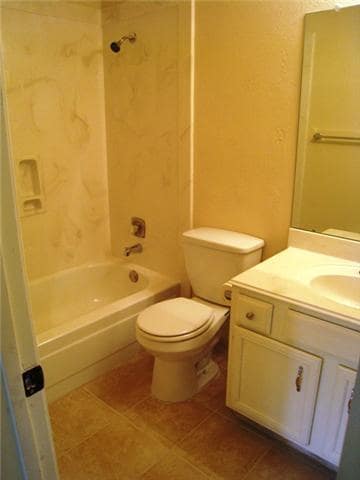 Building Photo - 327 Capehill Dr