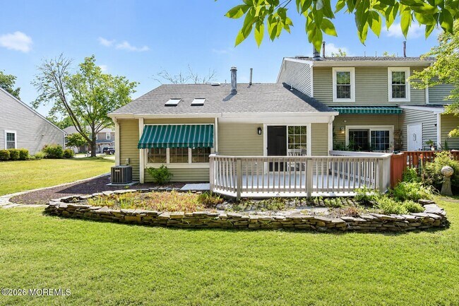 Building Photo - 99 Oak Ln
