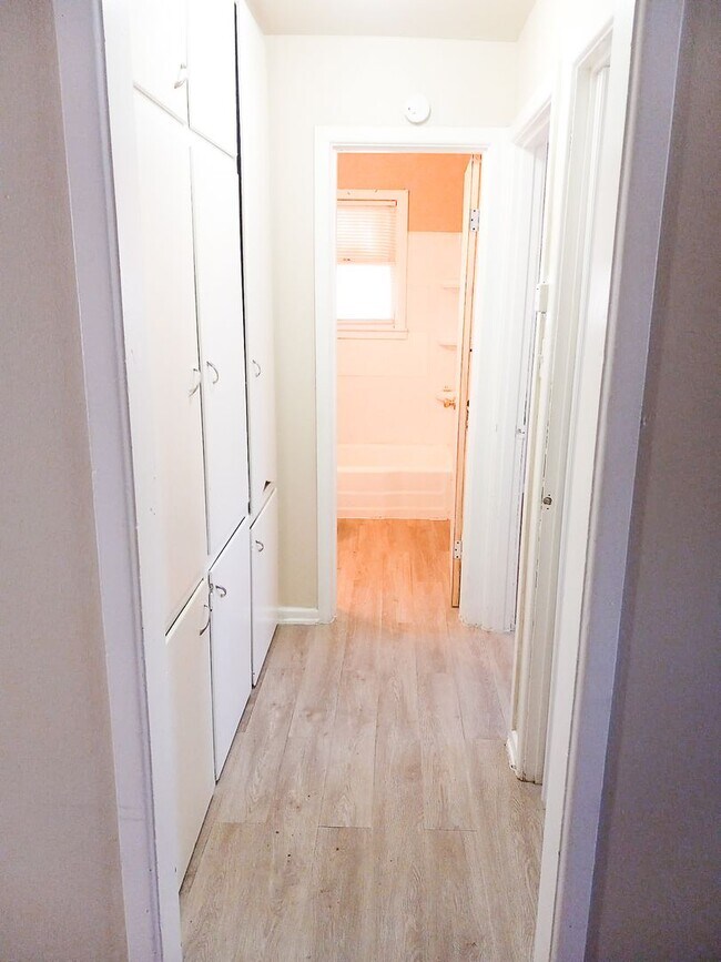 Building Photo - $0 First Month's Rent / $0 Deposit at Move-in