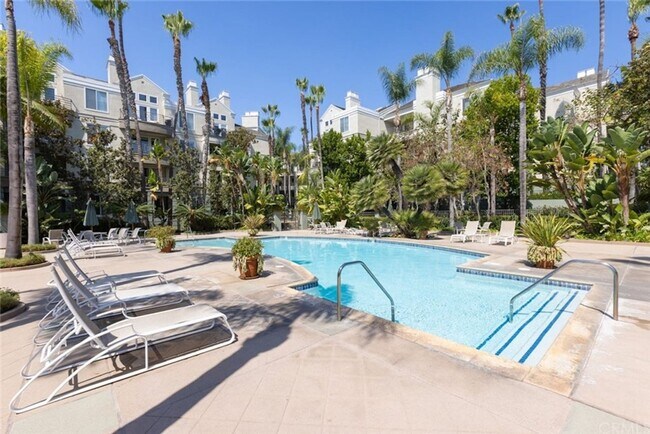 Building Photo - Penthouse Condominium in a Prime Irvine Lo...