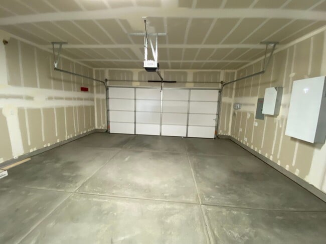 Building Photo - Spacious 4-Bedroom New Build in Prime Nort...