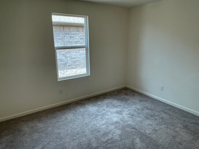 Building Photo - Welcome Home to Monticello Park!