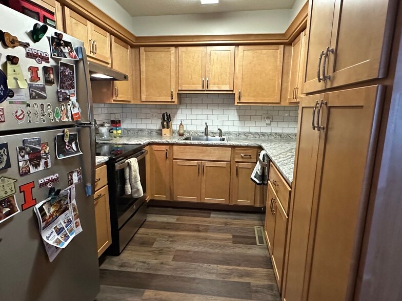 Building Photo - 710 E Main St