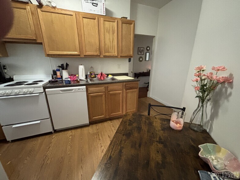 Building Photo - 1595 Beacon St