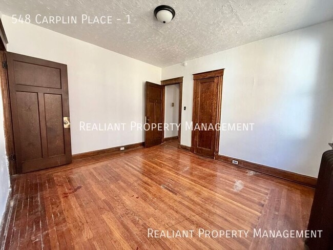 Building Photo - 548 Carplin Pl