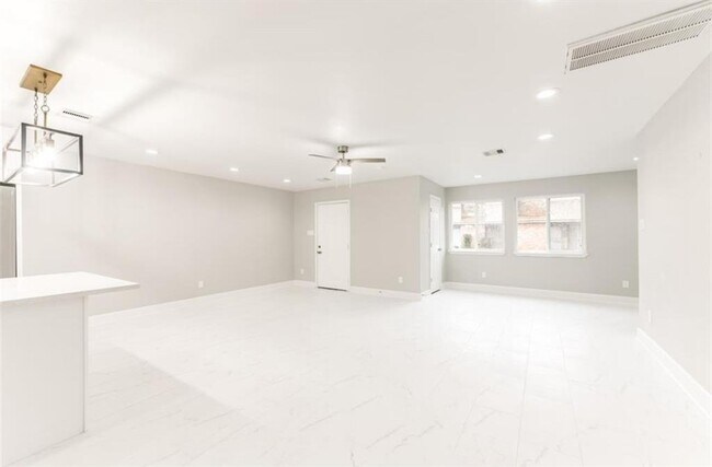 Building Photo - 5763 Easthampton Dr