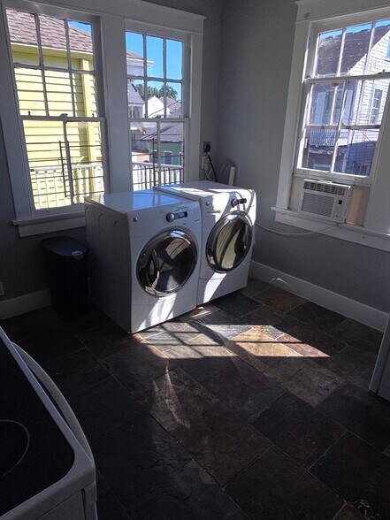 Building Photo - 1301 Ursulines Ave