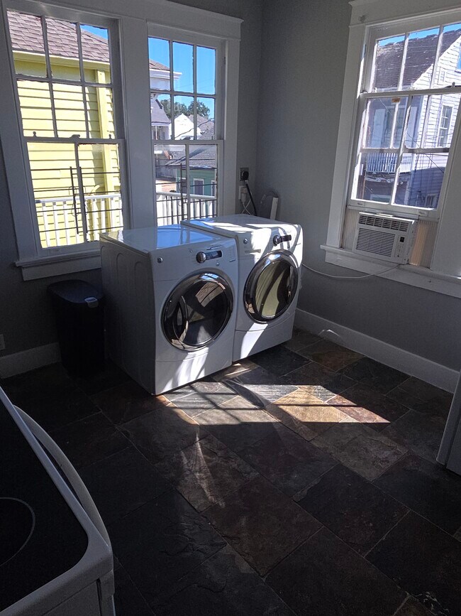 Building Photo - 1301 Ursulines Ave