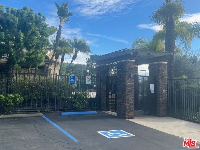 Building Photo - 1419 Avenida de Cortez