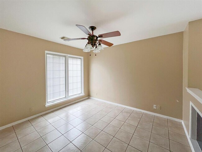 Building Photo - 12010 Shady Springs Rd