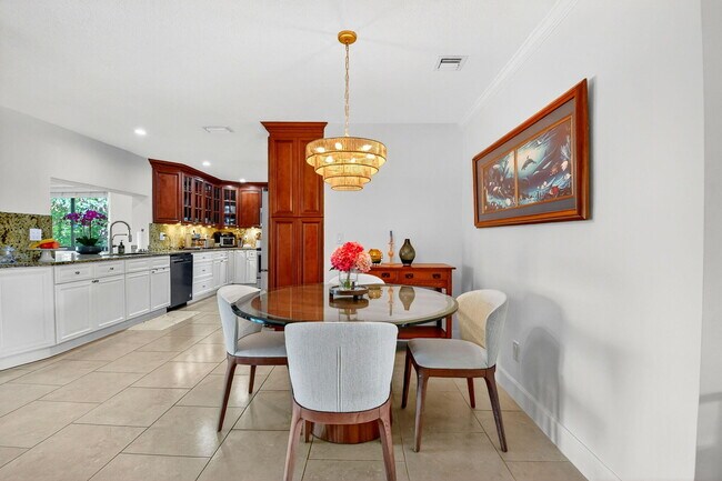 Building Photo - 435 Pine Villa Dr