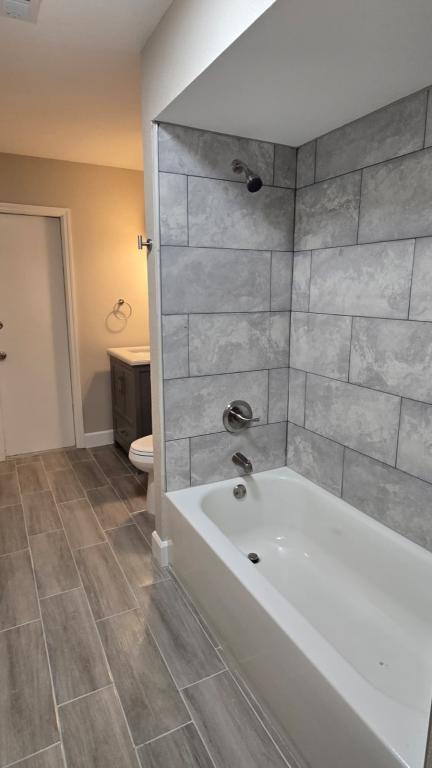 Building Photo - 647 Sagamore Dr