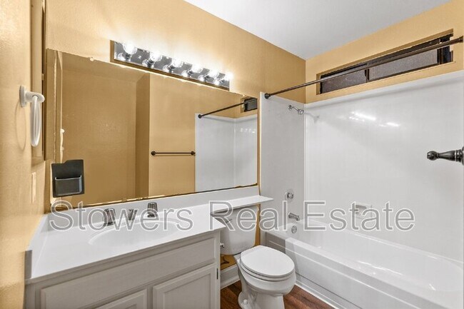 Building Photo - 1825 N Forest Hill Pl
