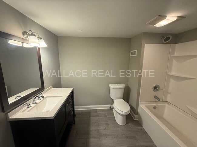 Building Photo - SUPER CUTE CRAFTSMAN HOME...2 BEDROOM/2 BATH IN FOUNTAIN CITY!!